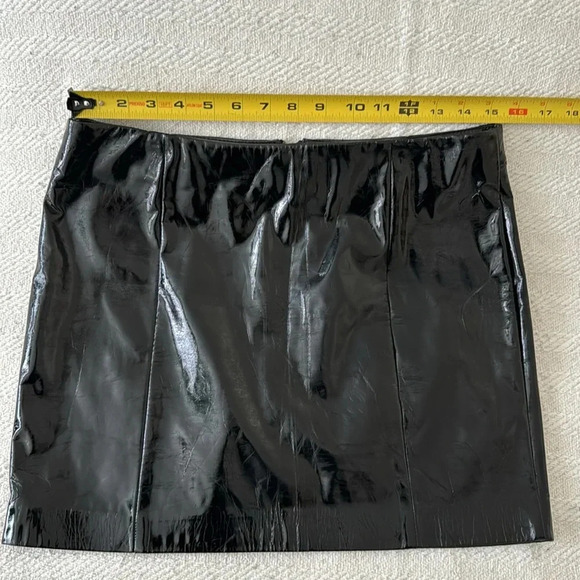 Topshop Shiny Patent Mini Skirt - Picture 3 of 7